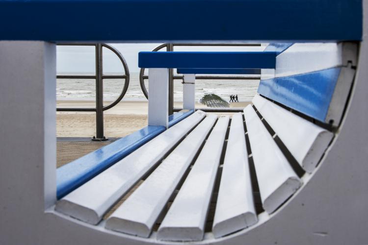 Blauw-witte zitbank