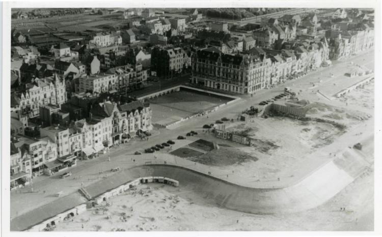 Foto: de uitsprong van de zeedijk kort na WO II