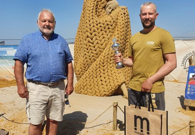 foto gemeente Middelkerke: 'Andrius Petkus wint EK Zandsculpturen'