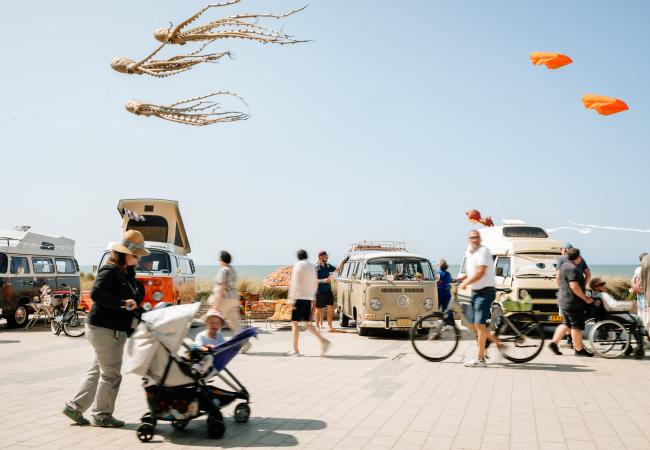 Vliegerfestival en busmeeting in Westende