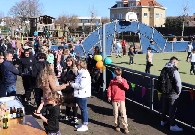 opening aangepast speelplein naast Duinpieper