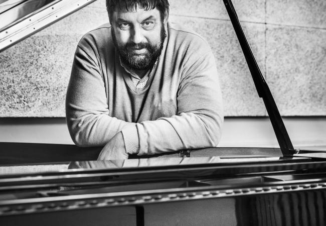 Luistervinken: “Queen, Freddie Mercury en Wolfgang Amadeus Mozart” © Marc Erskens