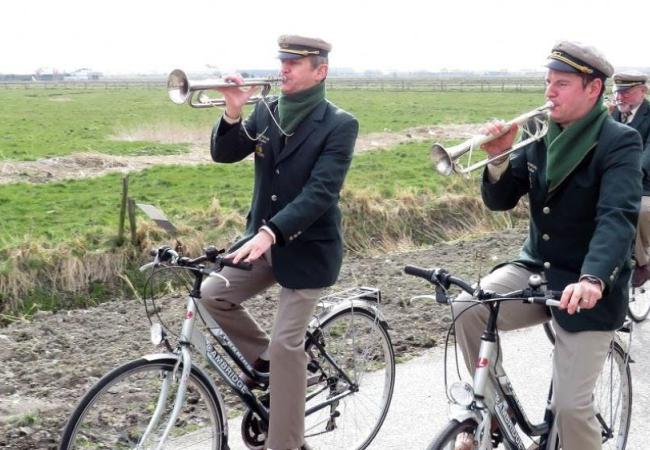 Nieuwe Feiten: “Fietsen en trompen” © Desnerck Steve