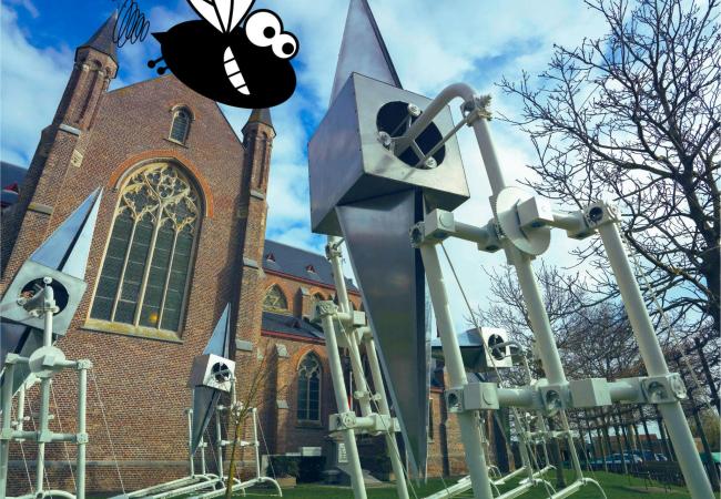 Schatten van Vlieg in en rond de kerk van Leffinge © Cultuurdienst Middelkerke