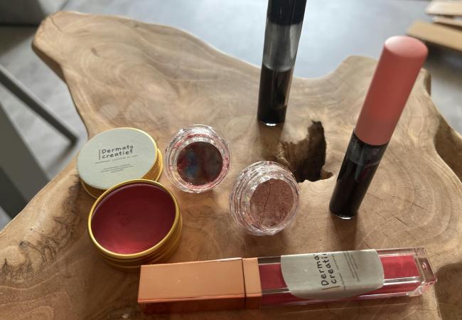 Workshop: Bereiden van natuurlijke make-up /  verzorgingsproduct. © Inge