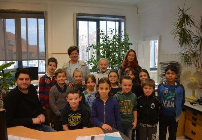 3e leerjaar De Zandloper Middelkerke op bezoek in het gemeentehuis