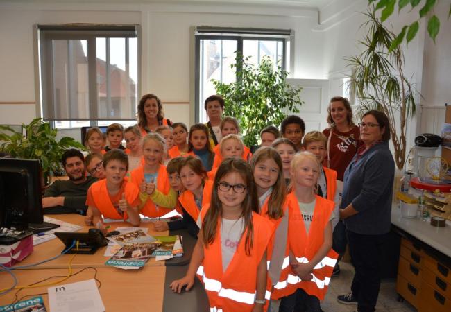 3e en 4e leerjaar gemeenteschool ‘t Slijpertje op bezoek in het gemeentehuis