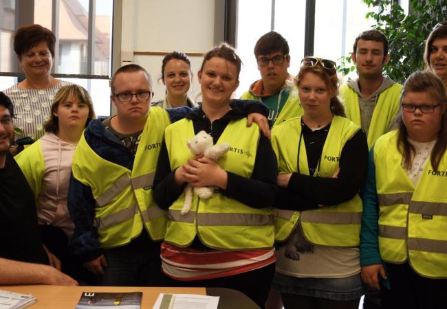 Leerlingen de Zeeparel uit Middelkerke op bezoek in het gemeentehuis