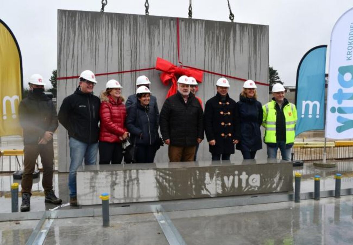 Eerste steen van het zwembad 'Vita Krokodiel' is gelegd