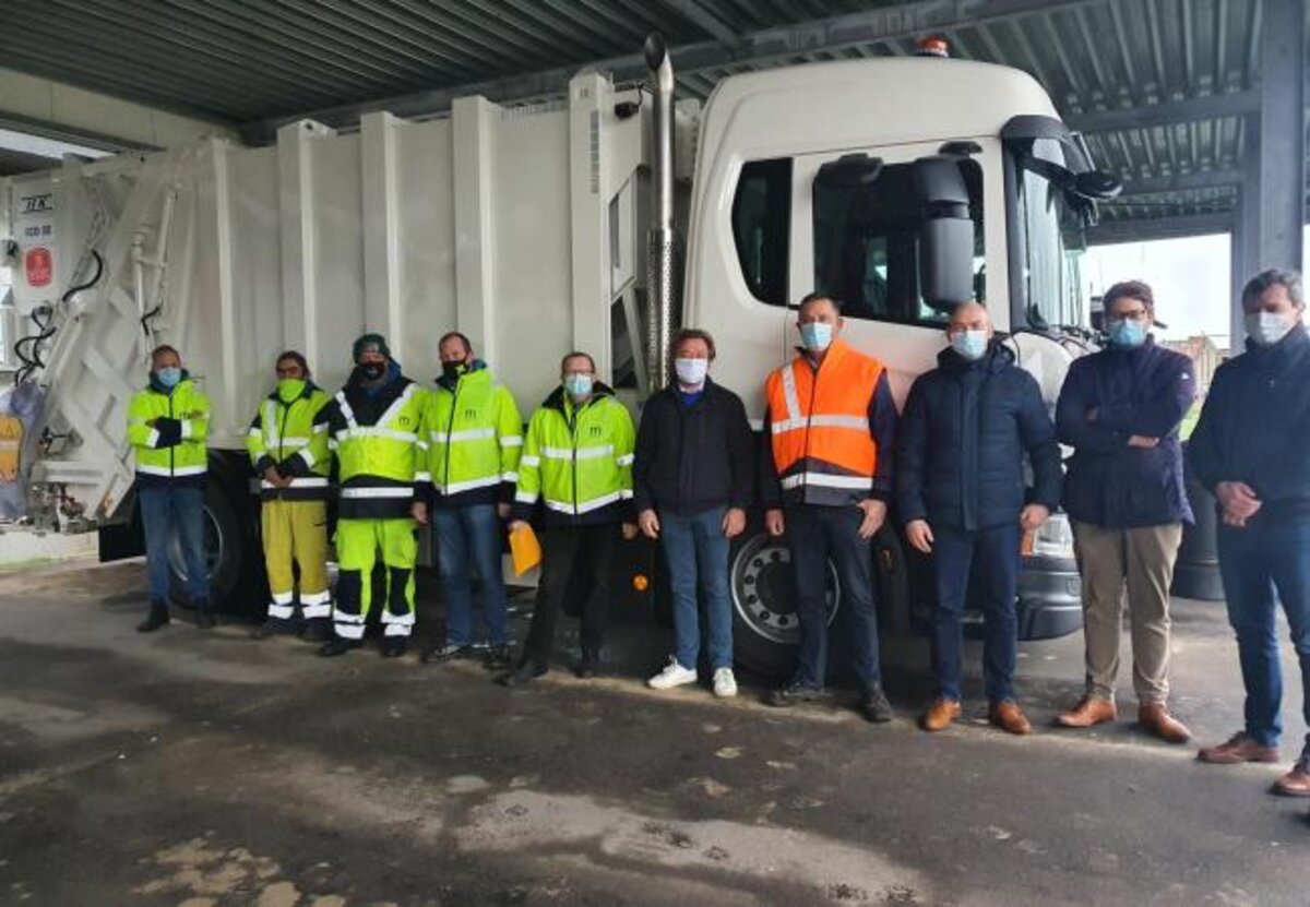 Nieuwe vuilniswagen voor Ivan en Mario