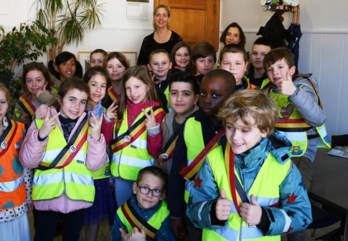 3e leerjaar gemeenteschool de Zandloper op bezoek in het gemeentehuis