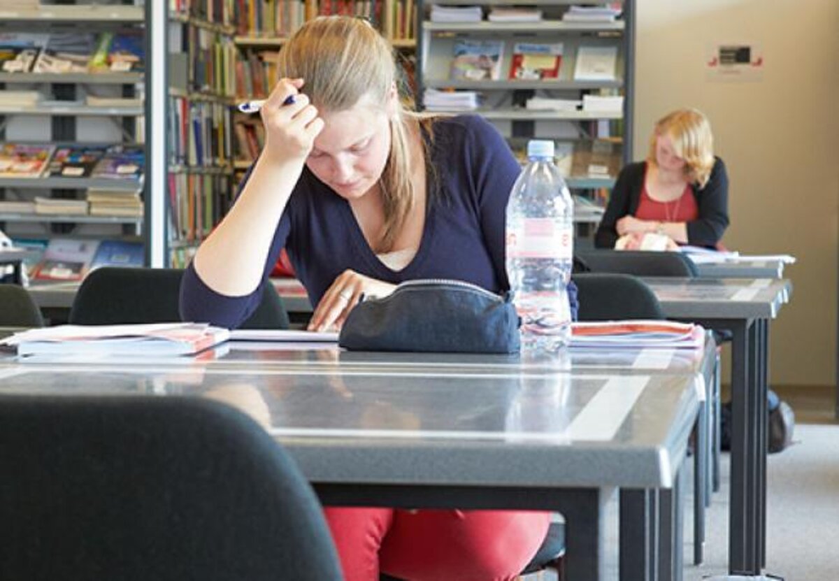 Studeer in de bibliotheek van Middelkerke