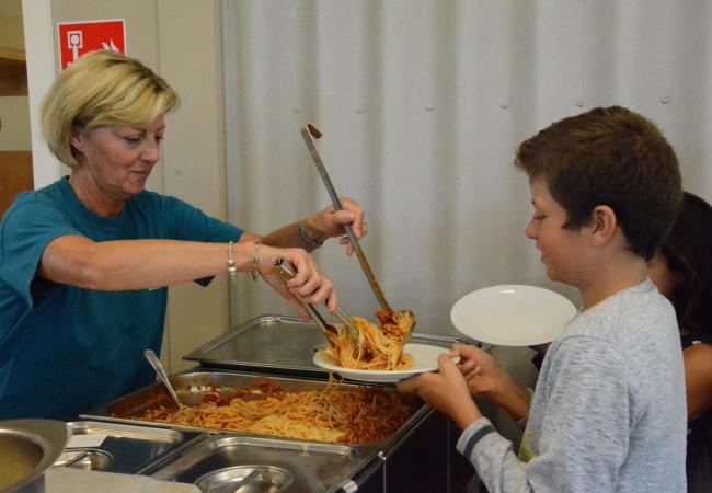 Vrijwilligers gezocht voor maaltijdbedelingen gemeentescholen