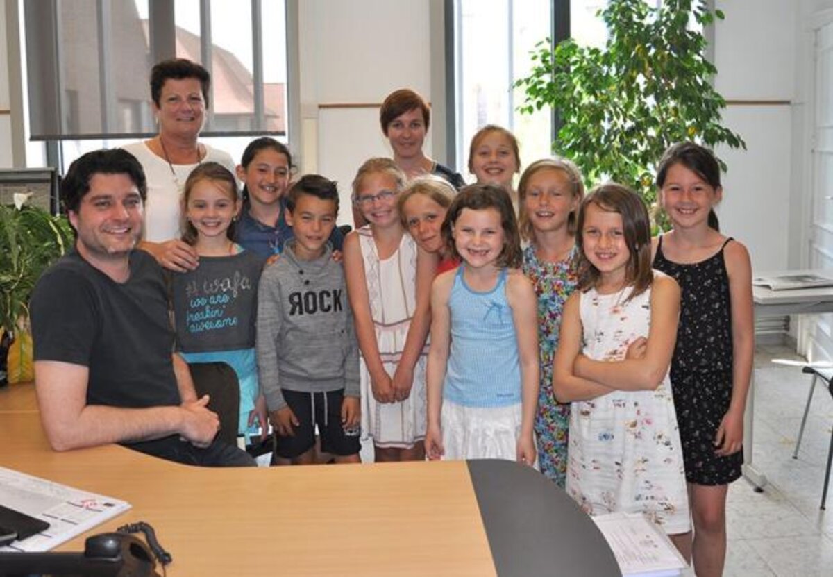 3e leerjaar vrije basisschool Leffinge op bezoek in het gemeentehuis