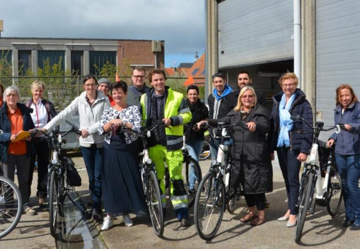 47 Middelkerkse personeelsleden collectief op de elektrische fiets