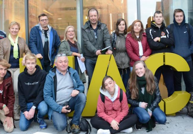 10 jongeren werken een dagje mee aan het gemeentebestuur voor de ‘Youth for Change and Action’-dag