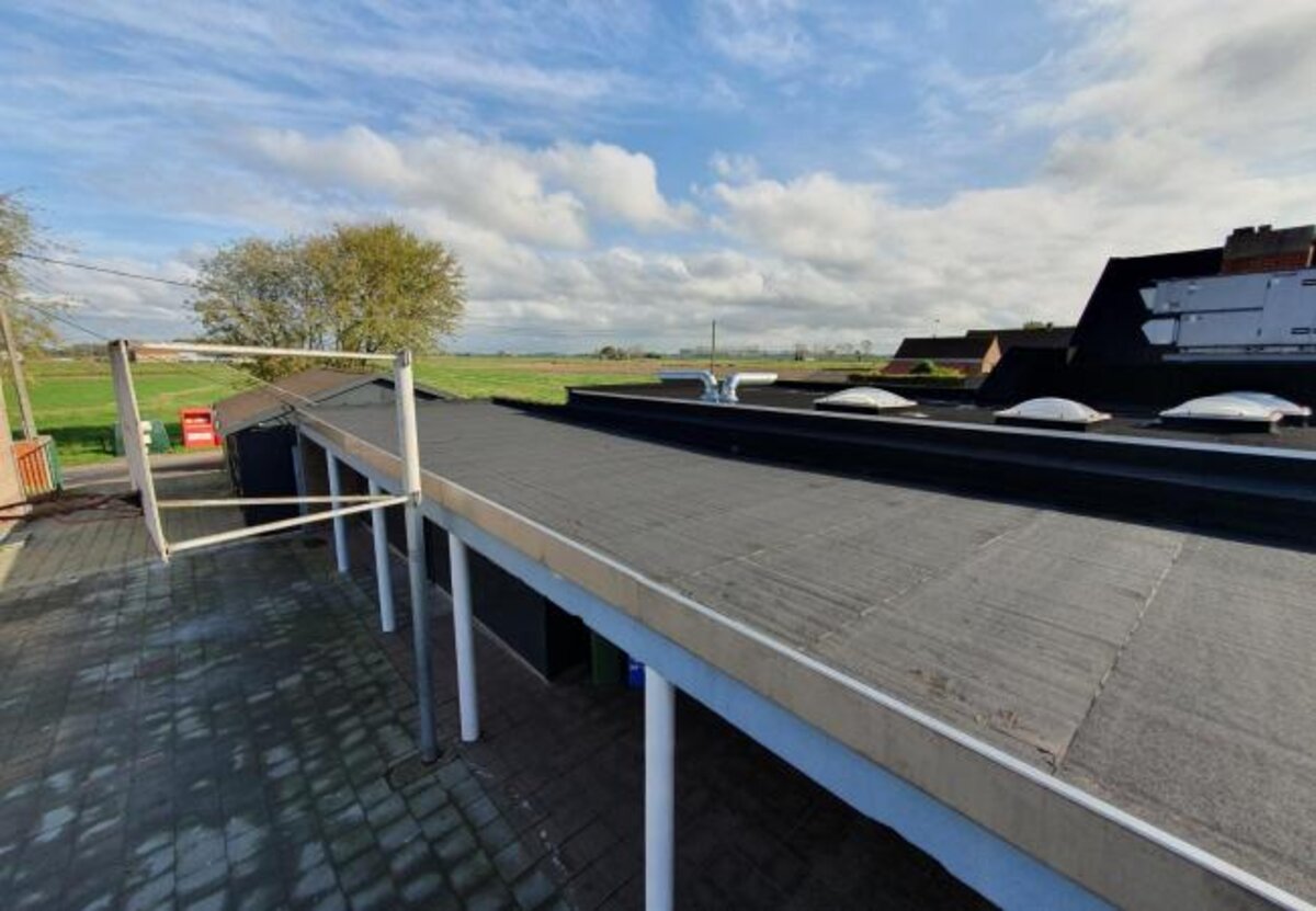 Nieuw afdak gemeenteschool ’t Slijpertje