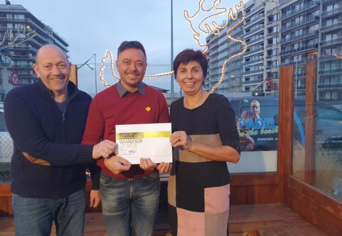 Padel on the beach wint 250 euro