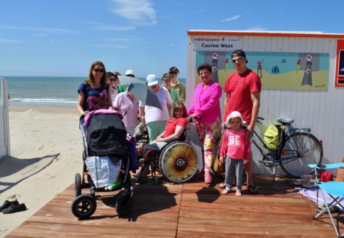Middelkerke investeert in nieuwe strandroosters om het strand toegankelijk te maken