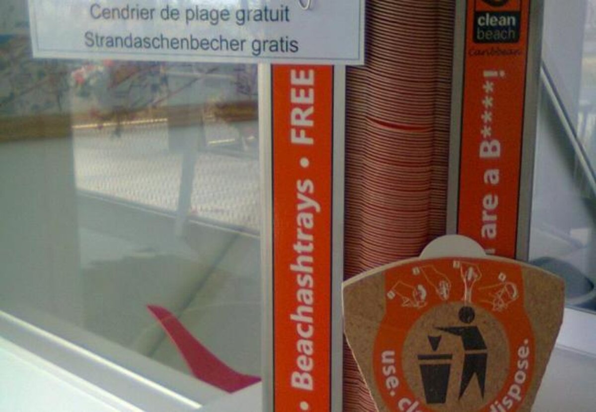 Minder peuken op het zand dankzij nieuwe strandasbakken
