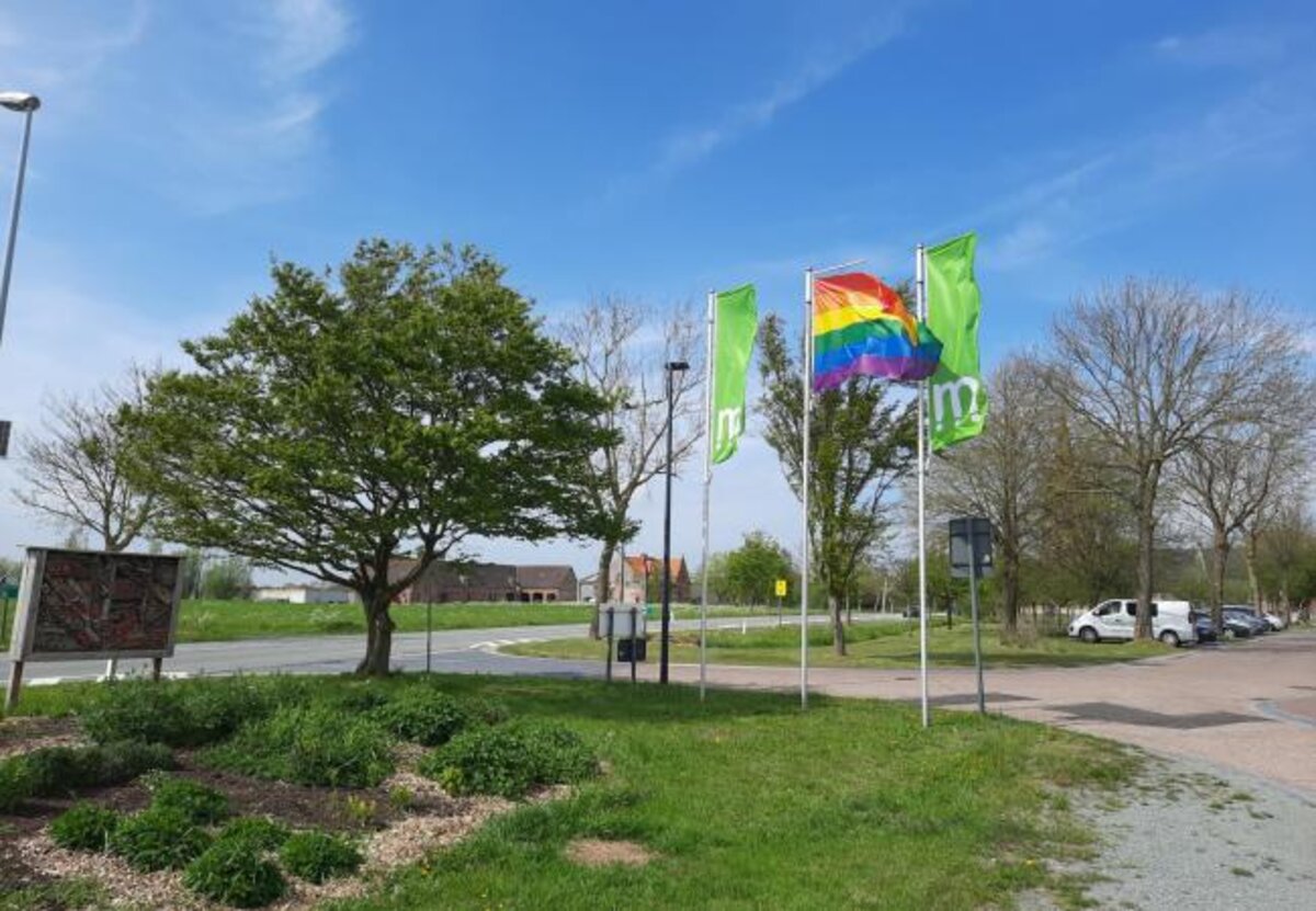 Regenboogvlaggen in Middelkerke