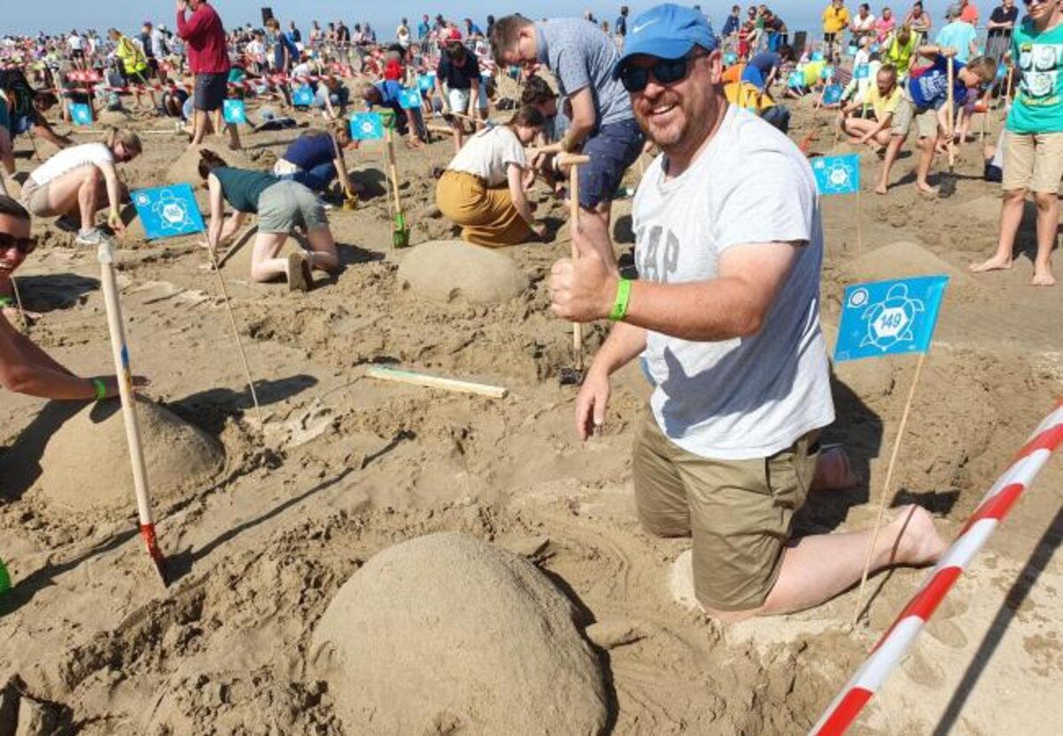 Middelkerke verpulvert wereldrecord simultaan zandsculpturen bouwen