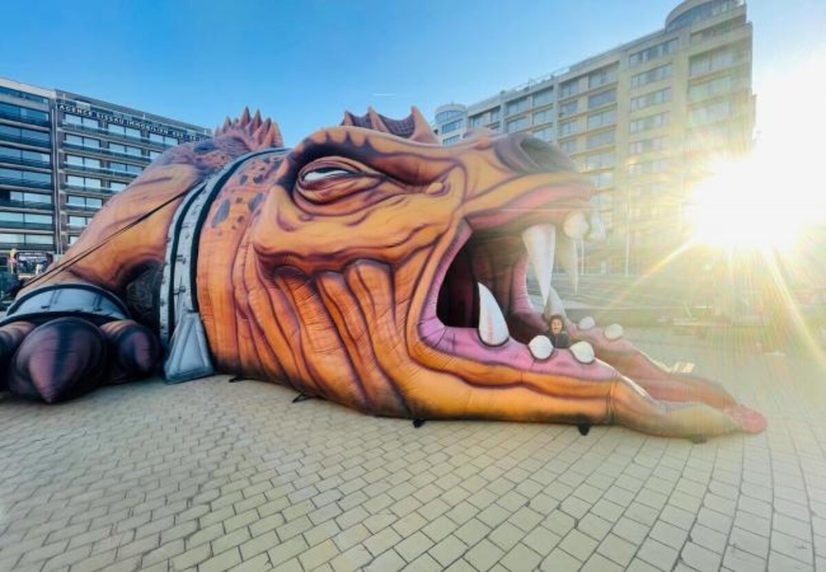 The Beast gaat een dagje vroeger naar huis