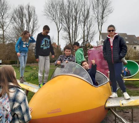 Kindjes bij de straalvogel van jommeke