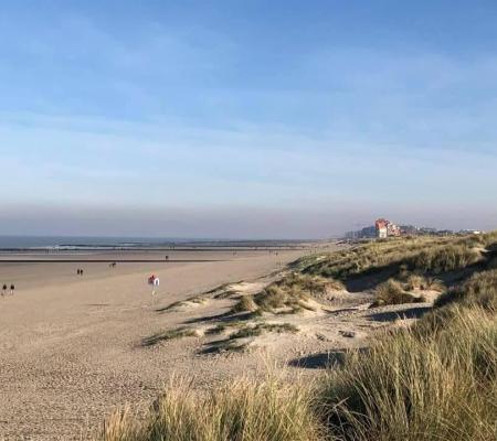 Despacho ceremonie met chakana op het strand © Myriam Vanacker