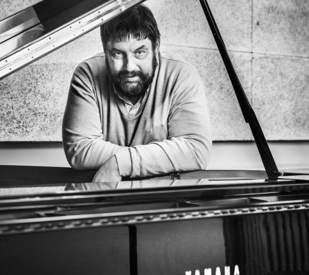 Luistervinken: “Queen, Freddie Mercury en Wolfgang Amadeus Mozart” © Marc Erskens