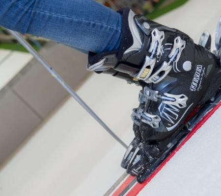 Ski sur tapis à l'intérieur