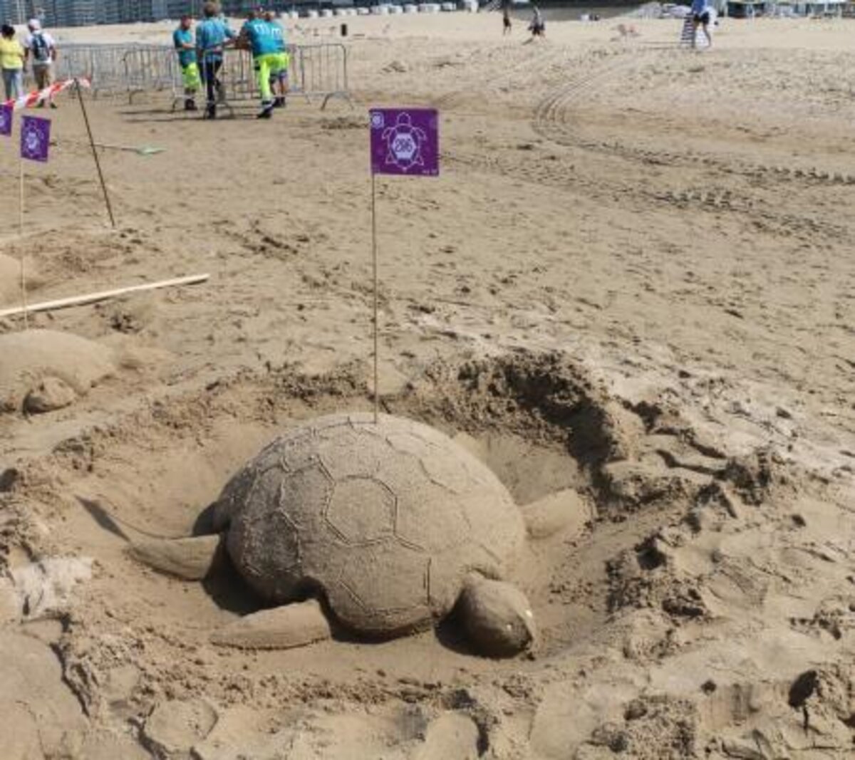 Middelkerke verpulvert wereldrecord simultaan zandsculpturen bouwen