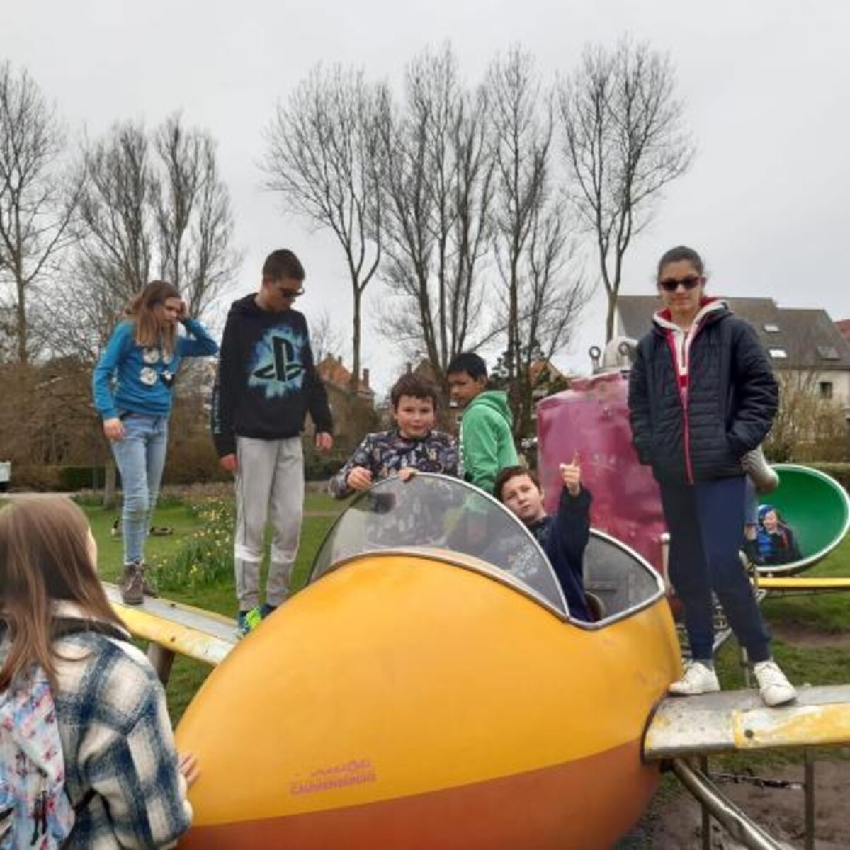 Kindjes bij de straalvogel van jommeke
