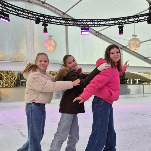 schaatspiste silt on ice is open