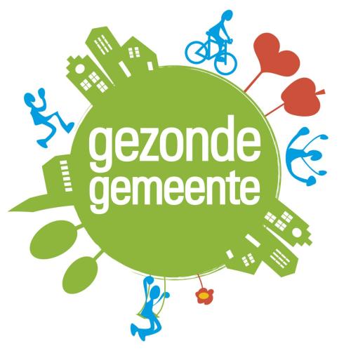 logo gezonde gemeente in een groene bol waarbij de omgeving wordt uitgebeeld aan de hand van figuren zoals bomen, gebouwen ... op een aardbol