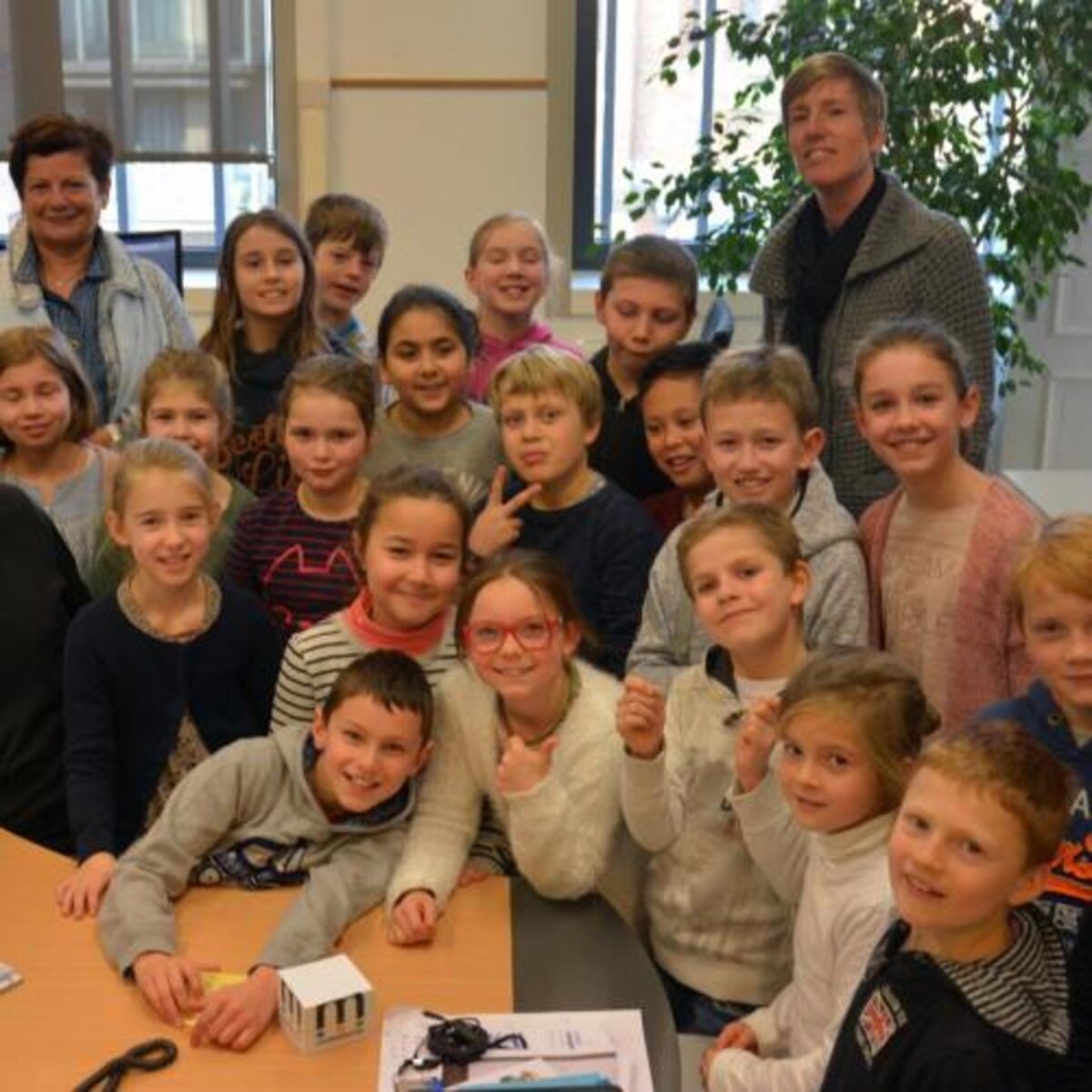 4e leerjaar Sint Jozef Middelkerke op bezoek in het gemeentehuis