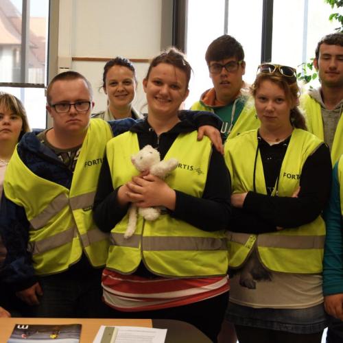 Leerlingen de Zeeparel uit Middelkerke op bezoek in het gemeentehuis