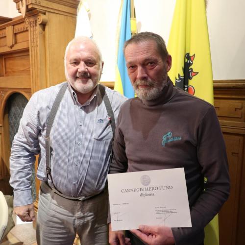 Middelkerkse gemeenteraad huldigt Luc Cicou voor heldendaad