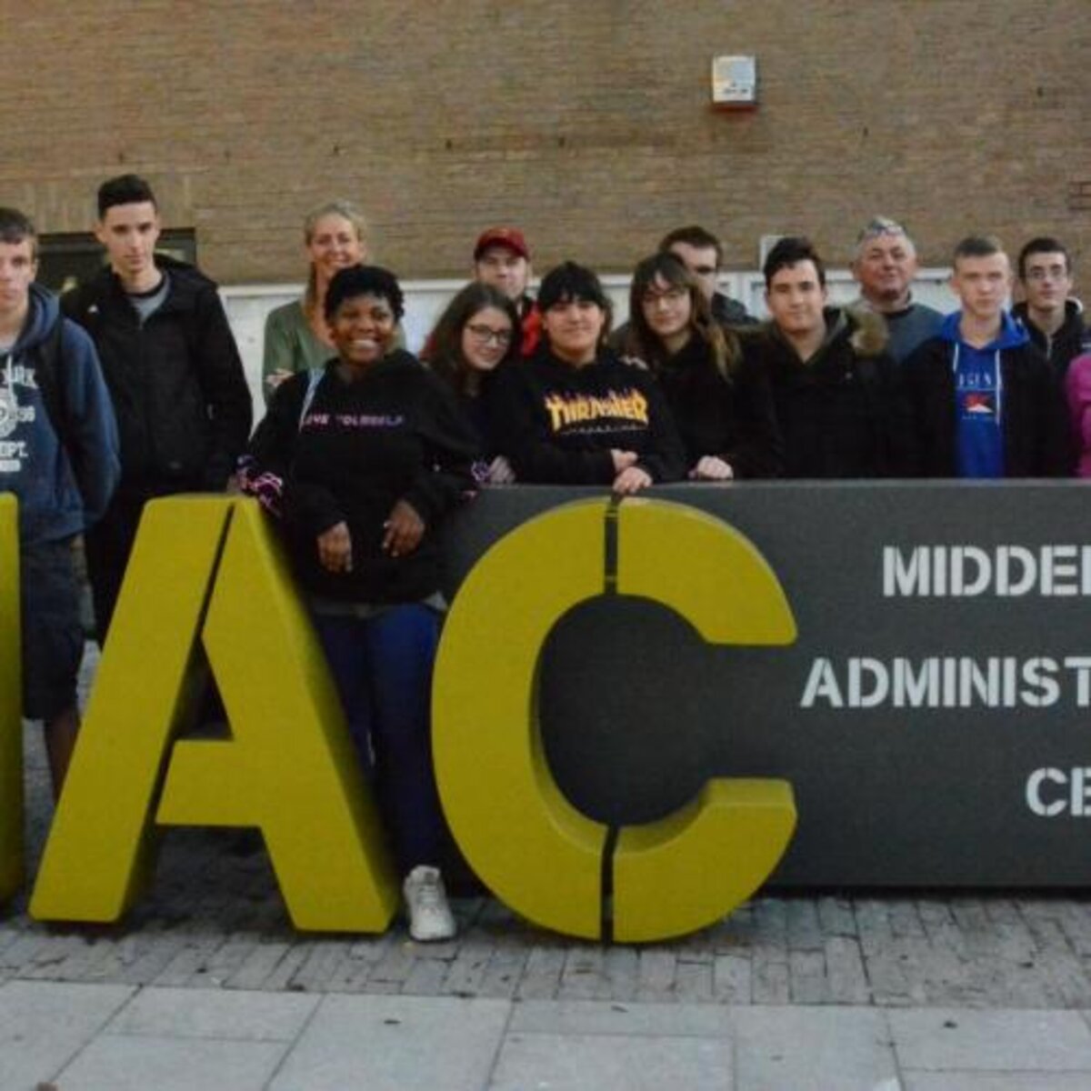 12 jongeren werkten een dagje mee aan het gemeentebestuur voor de ‘Youth for Change and Action’-dag