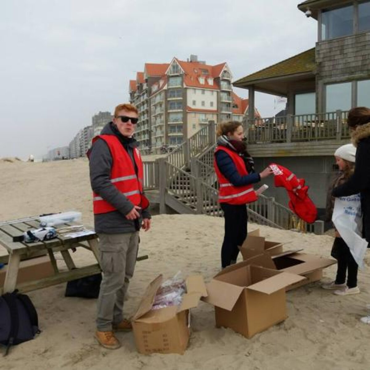 De Eneco Clean Beach Cup haalt 850 kg van Middelkerkse stranden