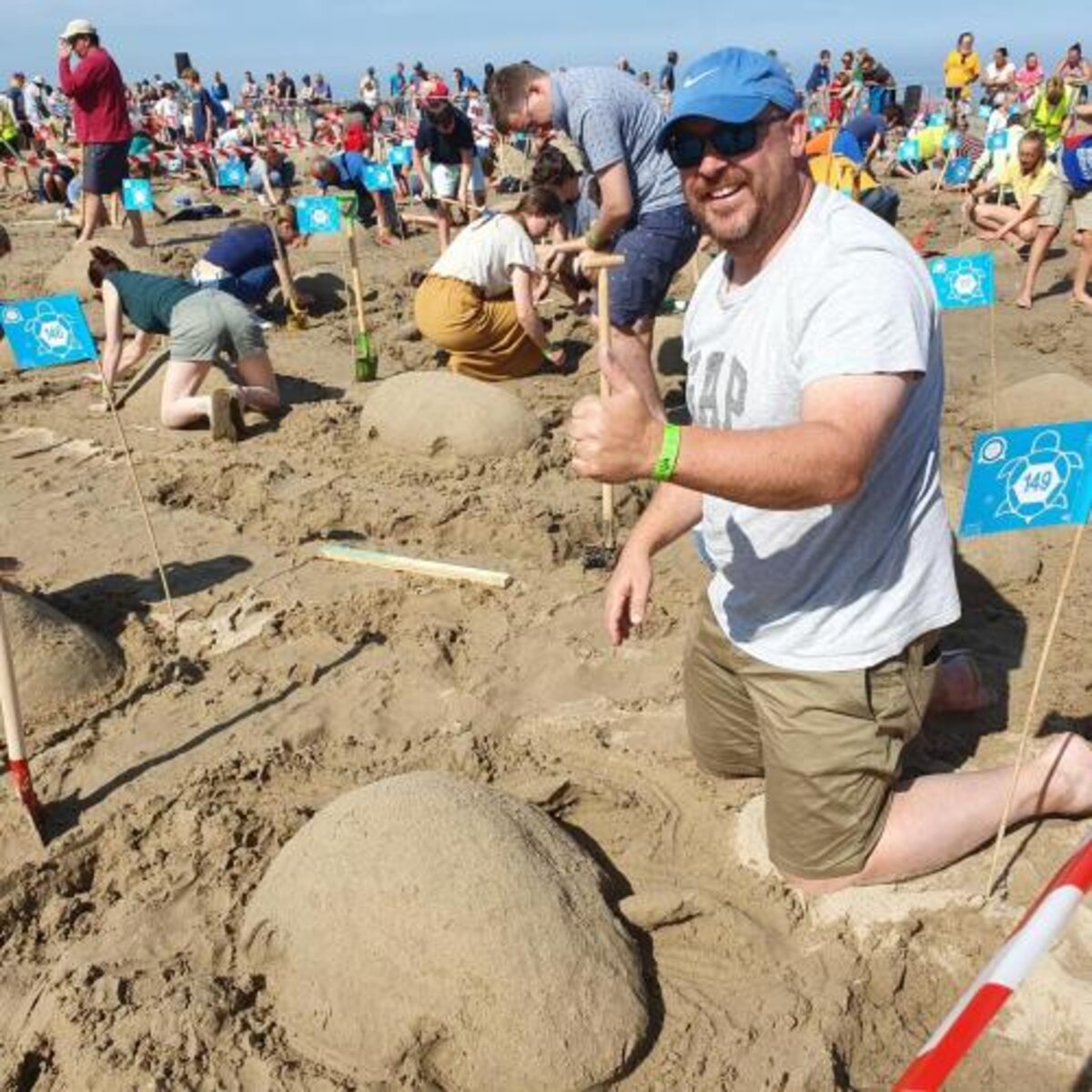 Middelkerke verpulvert wereldrecord simultaan zandsculpturen bouwen