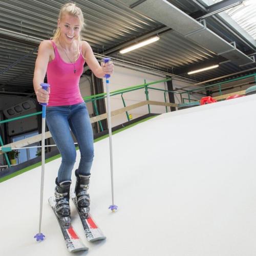 Ski sur tapis à l'intérieur