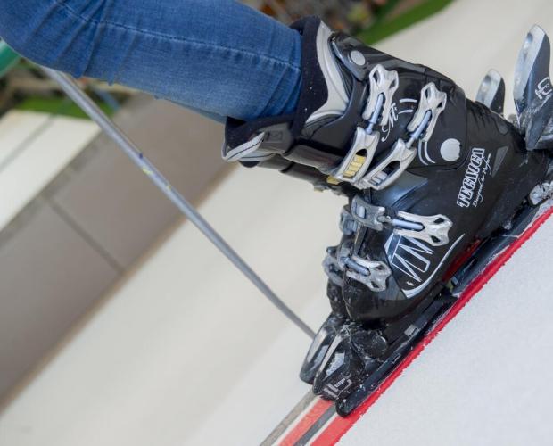 Ski sur tapis à l'intérieur